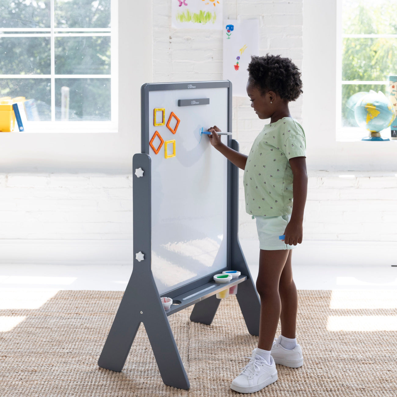 Transparent easel