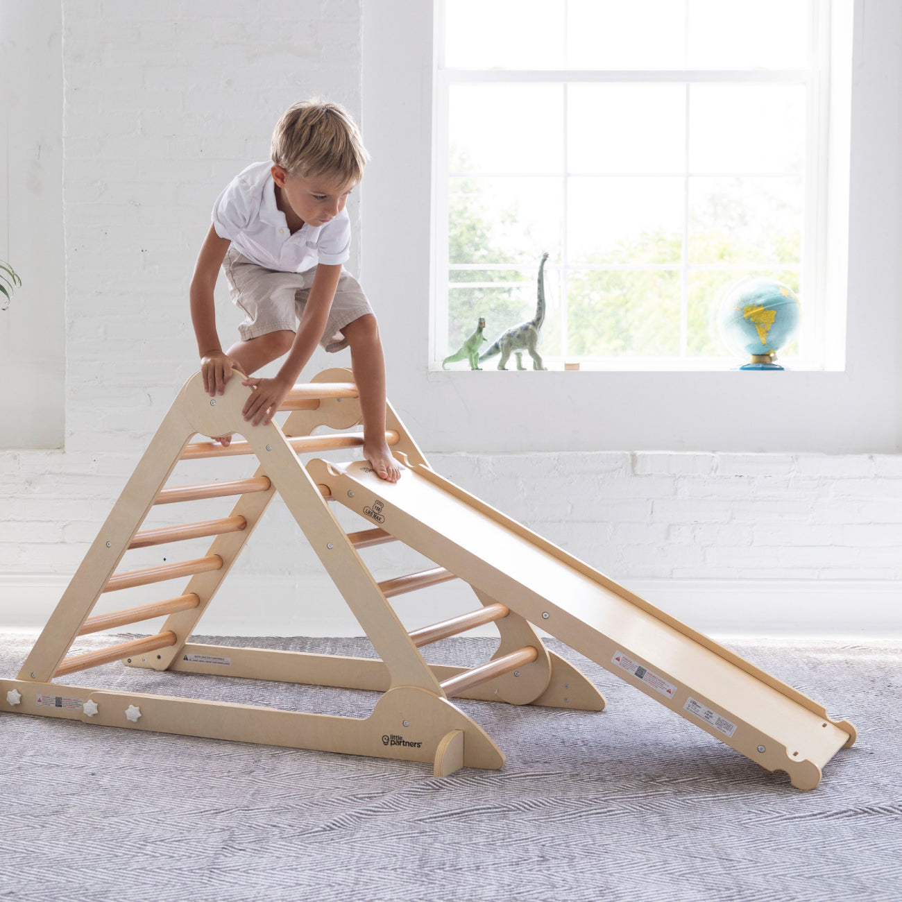 Transparent easel