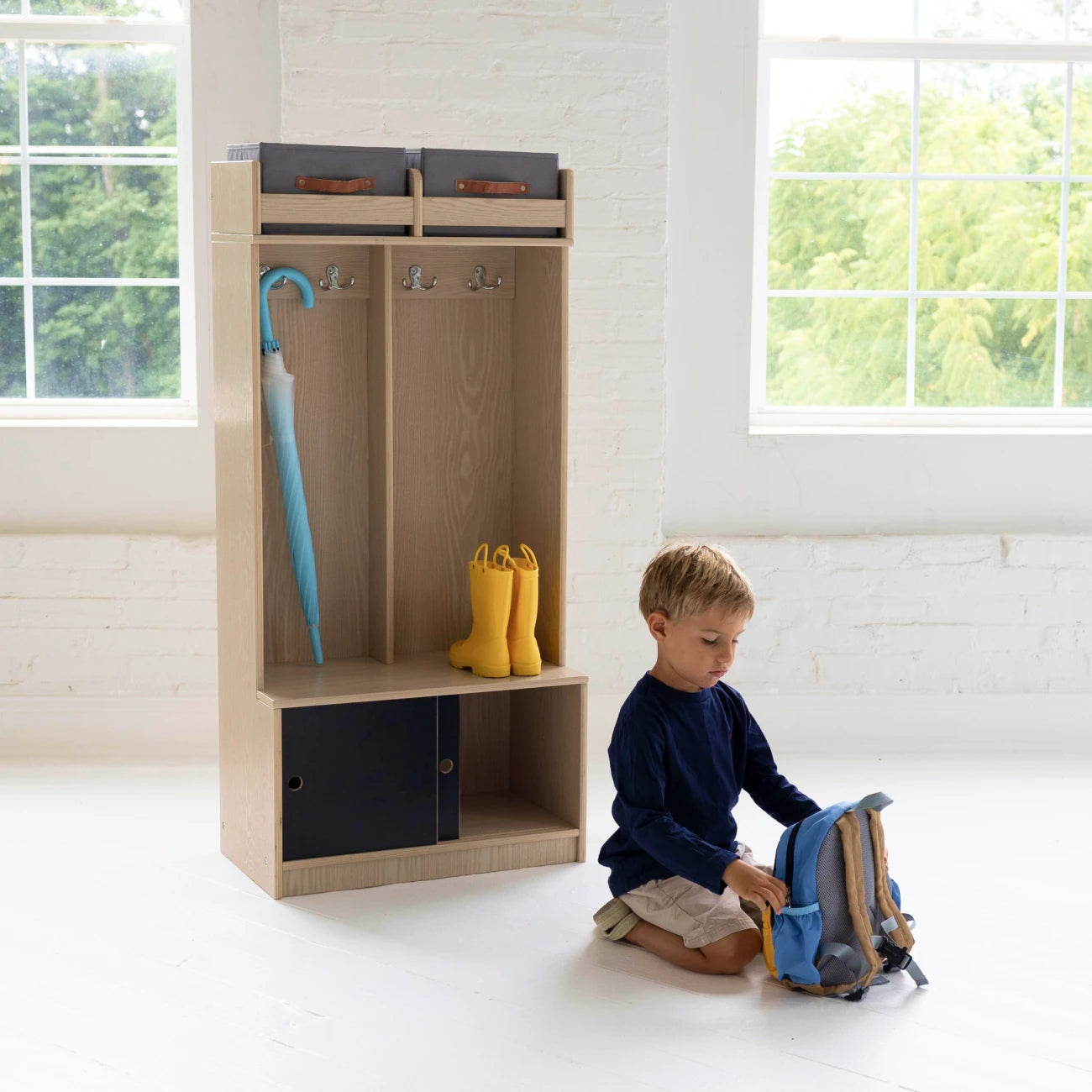 Transparent easel